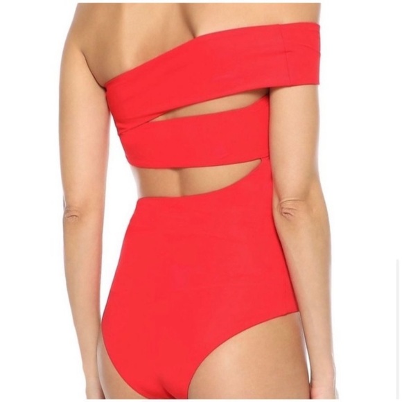 ALIX NYC
Shelborne Swimsuit
Select a Color
Color: Magenta & Red - Picture 12 of 12